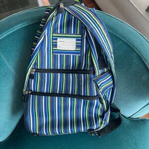 Tennis racket shoulder pack/carrier